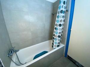 Seaside Two Bedroom Cosy Townhouse in Tourist Area