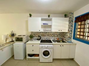 Seaside Two Bedroom Cosy Townhouse in Tourist Area