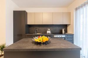 Beautiful Modern Central 2BR Apt