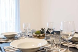 Beautiful Modern Central 2BR Apt