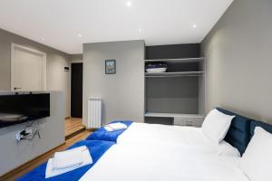 Apart Meidani - Stylish Old Town Apartment with Balcony & Synagogue View