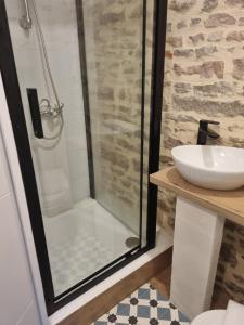 Appartements La Studette du Pelerin - Un Air d-Autrefois - Secure & Free Park Velo - : photos des chambres