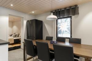 Cozy villa near Santa Park