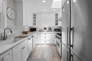 USF Luxury Furnished Flat Steps to Trader Joes-Target-Lucky Supermarket