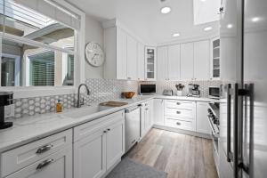 USF Luxury Furnished Flat Steps to Trader Joes-Target-Lucky Supermarket