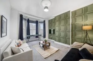 Large 4-Bedroom Home in the Heart of London - Elmers End