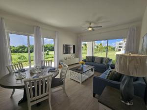 Relaxing 2BDR Condo Overlooking Hard Rock Golf