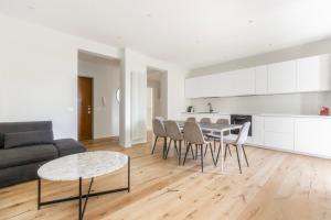 La Dolce Vita - Trastevere Station