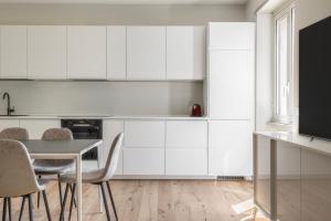 La Dolce Vita - Trastevere Station