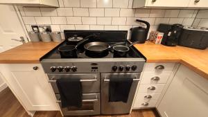 Norfolk Park Haven, Spacious Home, Family, Contrators, Sleeps12, WIFI, Parking