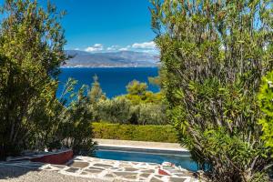 Corinthian Blue Retreat