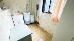 200 metros da Praia Central na Avenida Brasil próximo à Roda Gigante e Shopping Atlântico