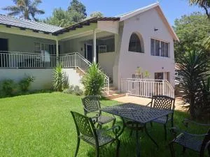 8 on Acacia Guesthouse - Primrose