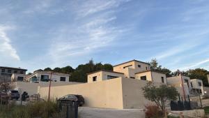 Villas Magnifique maison de village avec piscine chauffee et jacuzzi : photos des chambres