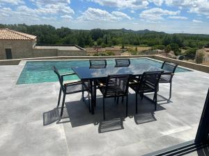 Villas Magnifique maison de village avec piscine chauffee et jacuzzi : photos des chambres