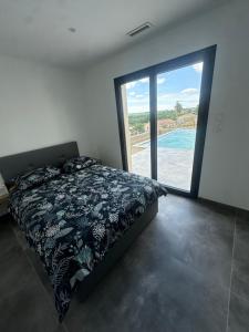 Villas Magnifique maison de village avec piscine chauffee et jacuzzi : photos des chambres