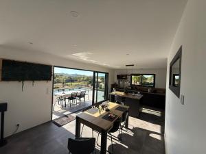 Magnifique maison de village avec piscine chauffée et jacuzzi