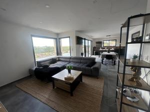 Villas Magnifique maison de village avec piscine chauffee et jacuzzi : photos des chambres