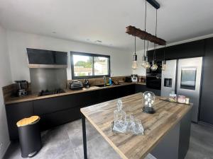 Villas Magnifique maison de village avec piscine chauffee et jacuzzi : photos des chambres