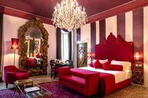 Deluxe Junior Suite with Canal View  room in Excess Venice Boutique Hotel & Private Spa