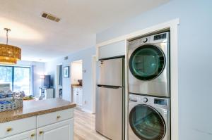 Walk to Beach Condo with Balcony in Hilton Head!