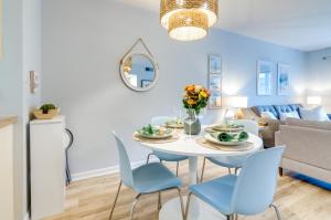 Walk to Beach Condo with Balcony in Hilton Head!