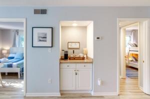 Walk to Beach Condo with Balcony in Hilton Head!