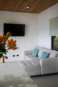 Cozy 2-Bed Getaway near Santa Teresa with parking