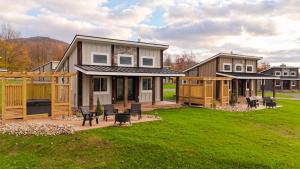 One-Bedroom House room in Valley View Resort Cabin #1 1-Bed Modern-Luxury with Hot Tub in Canaan Valley WV