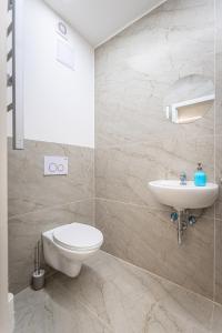 Cute gallery flat in Budapest, Spring