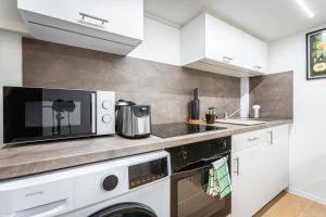 Cute gallery flat in Budapest, Spring