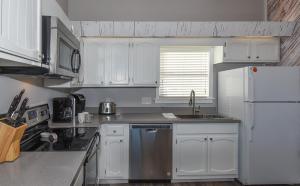 Sunnyside Up Townhome at Sea Dunes - Ocean View & Next to Pool - B6 Up