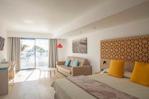 Junior Suite room in Oasis Lanz Beach Mate