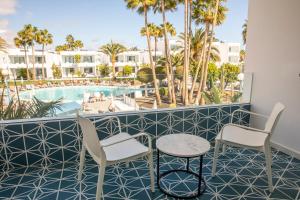 One-Bedroom Apartment room in Oasis Lanz Beach Mate