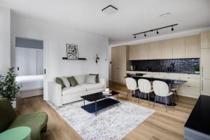 Smithe House