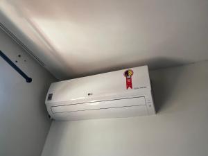 Suite Bueno econômica com Ar split Tv a acabo Wi-fi fibra local otimo e rico em comércio