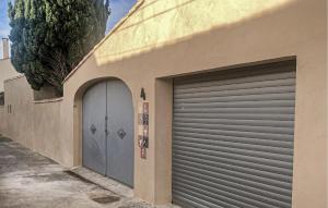 Maisons de vacances 2 Bedroom Beautiful Home In Bellegarde : photos des chambres