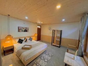 The Raagas Tirthan - Banjār