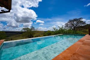 Fazenda centenária com piscina e cachoeira