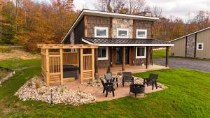 Valley View Resort Cabin #4, 2-Bed, Modern-Luxury with Hot Tub in Canaan Valley, WV