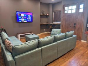 NEW Modern Private Entrance 2 BD Apt Minutes to NYC