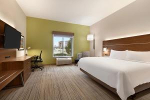 Holiday Inn Express Hotel & Suites Opelika Auburn by IHG