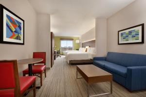 Holiday Inn Express Hotel & Suites Opelika Auburn by IHG