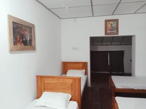 Abbi Holiday - Jaffna Lodge