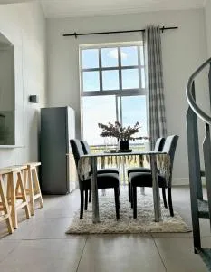 Serene loft apartment - Bothasig