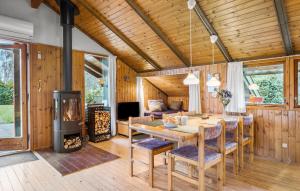 3 Bedroom Beautiful Home In Hundested