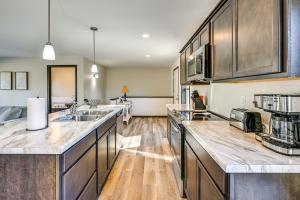 Golf, Hike and Boat Home with Fire Pit in Friendship