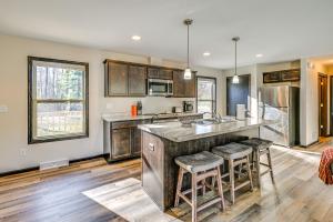 Golf, Hike and Boat Home with Fire Pit in Friendship