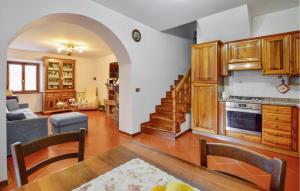 3 Bedroom Gorgeous Home In Camaiore