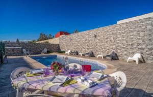 5 Bedroom Gorgeous Home In Los Barrios